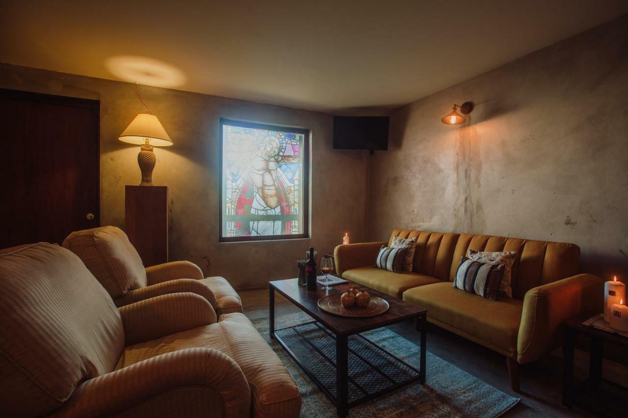 Monastery Suites Oranjestad Luaran gambar