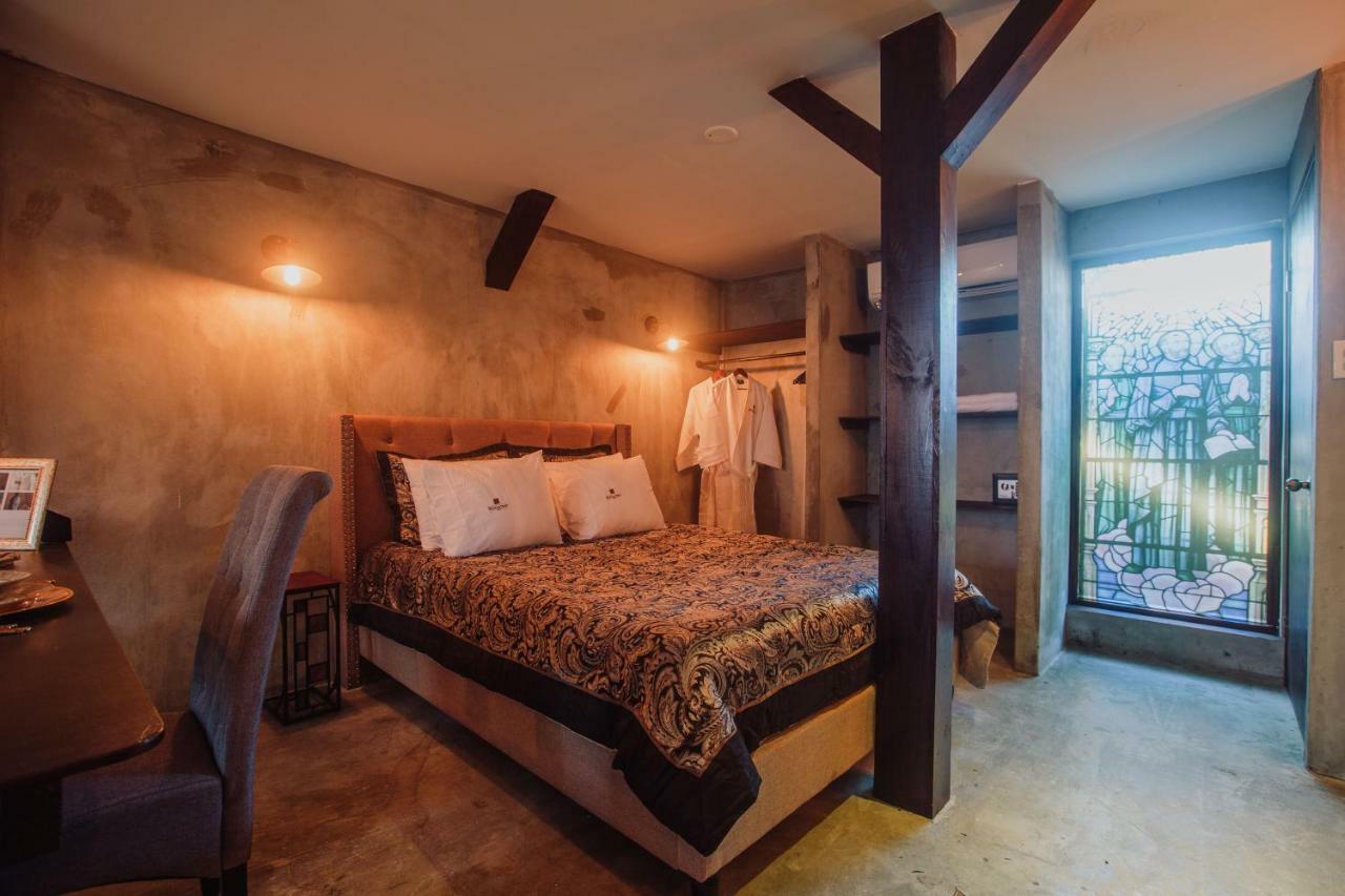 Monastery Suites Oranjestad Luaran gambar