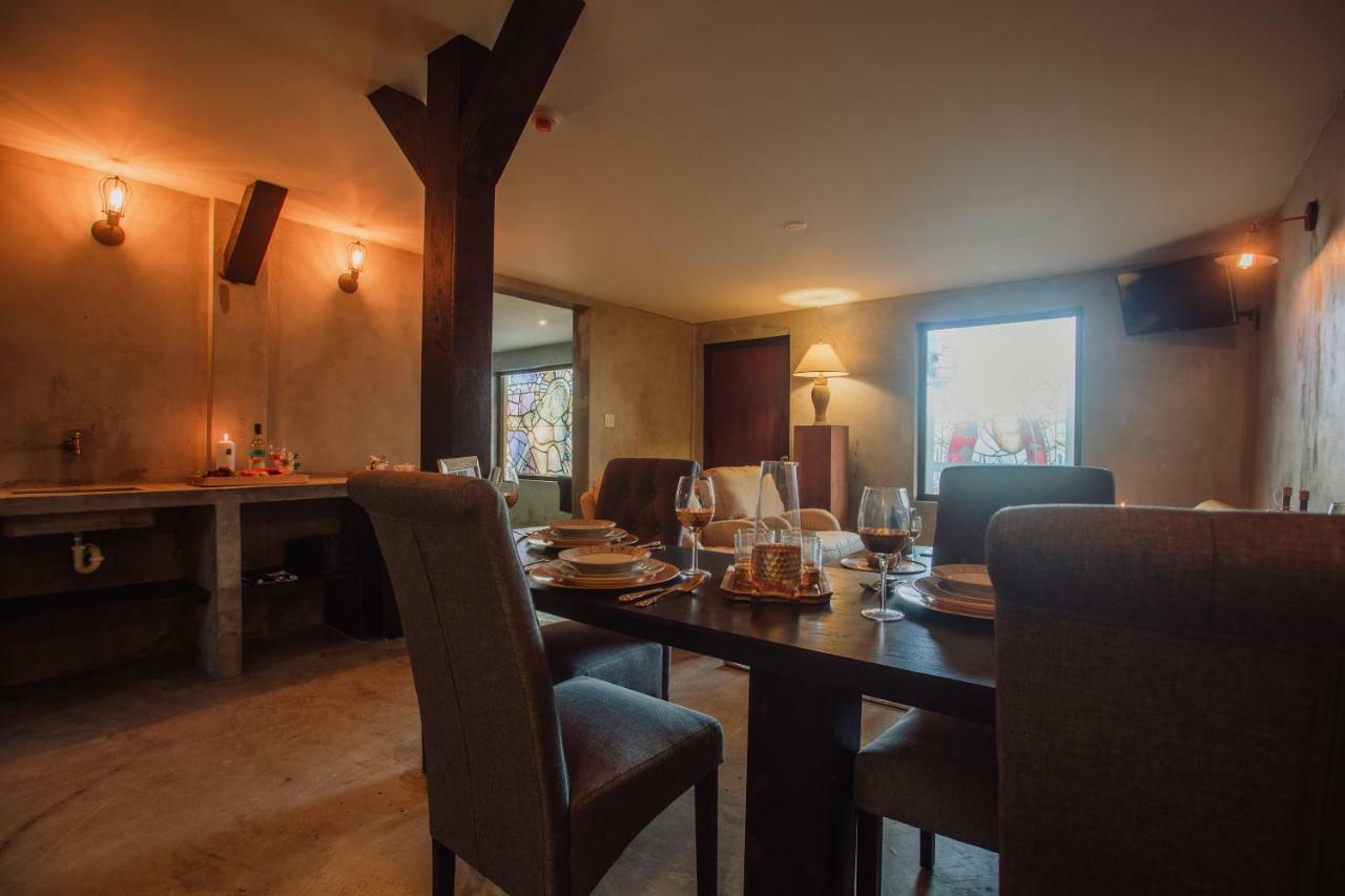 Monastery Suites Oranjestad Luaran gambar