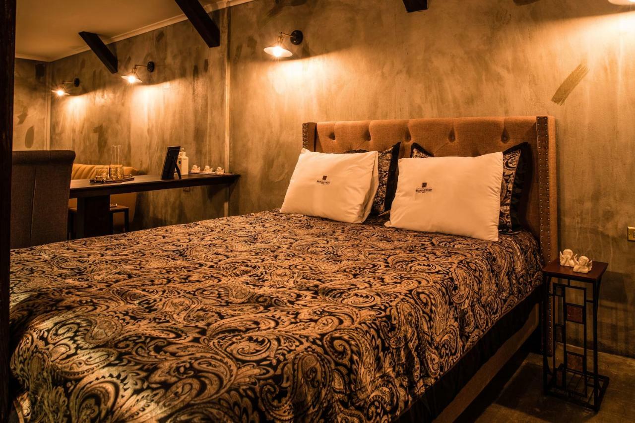 Monastery Suites Oranjestad Luaran gambar