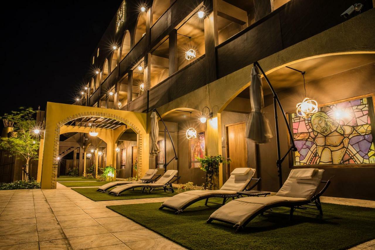 Monastery Suites Oranjestad Luaran gambar