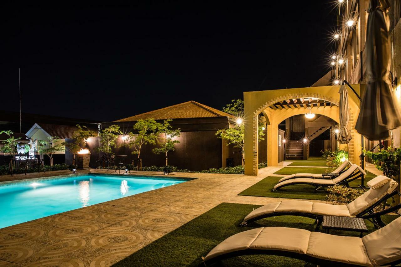 Monastery Suites Oranjestad Luaran gambar