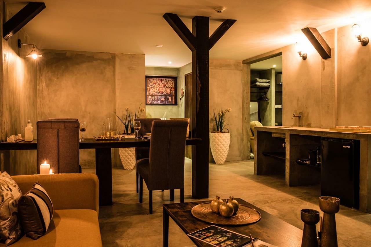 Monastery Suites Oranjestad Luaran gambar