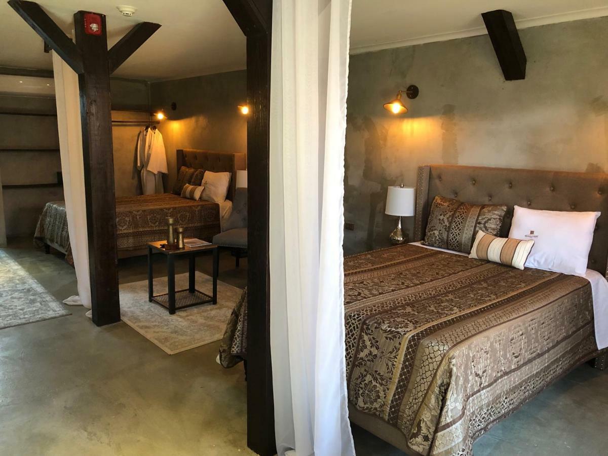 Monastery Suites Oranjestad Luaran gambar