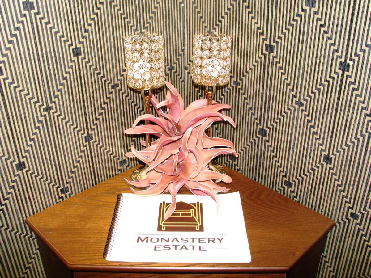 Monastery Suites Oranjestad Luaran gambar